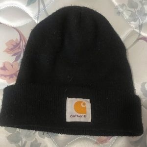 Black carhart beanie